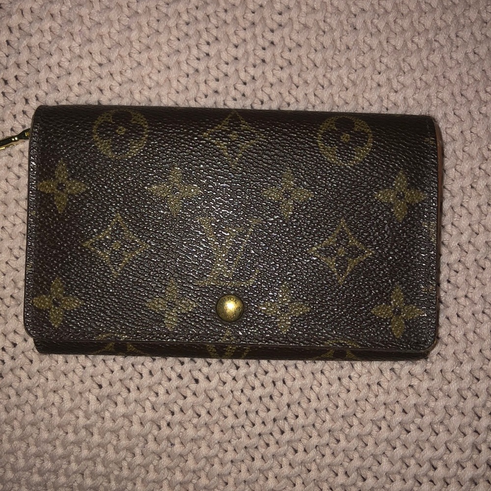 AUTHENTIC LV wallet
